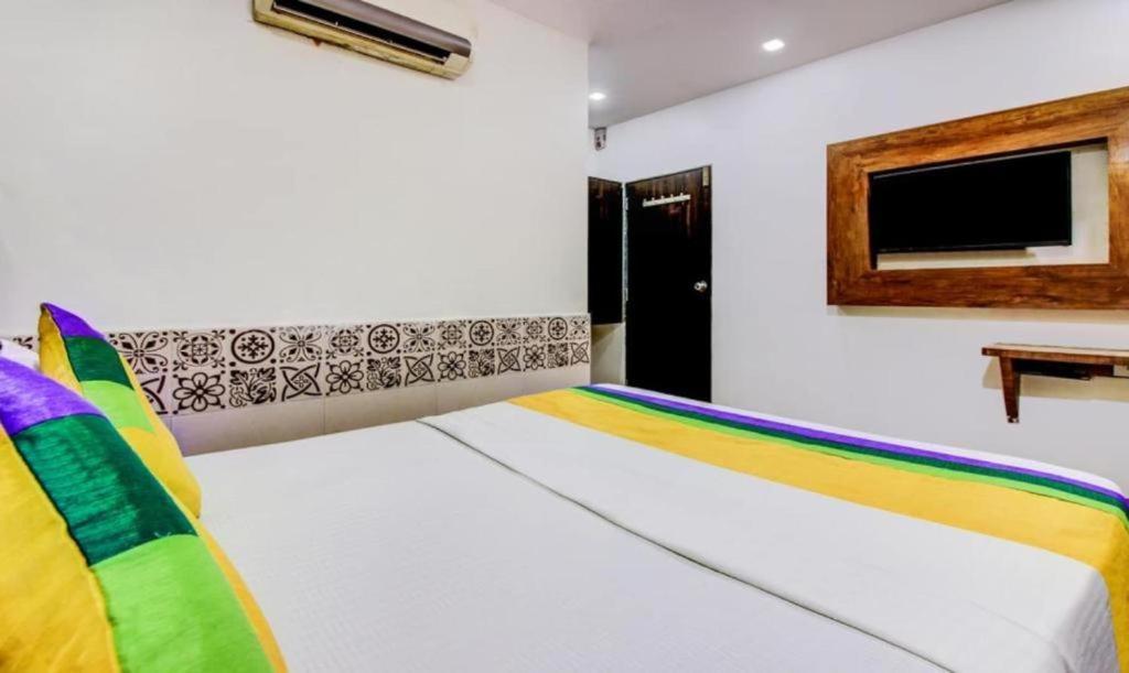 Kalpana Residency - Near Us Embassy Hotell Mumbai Exteriör bild